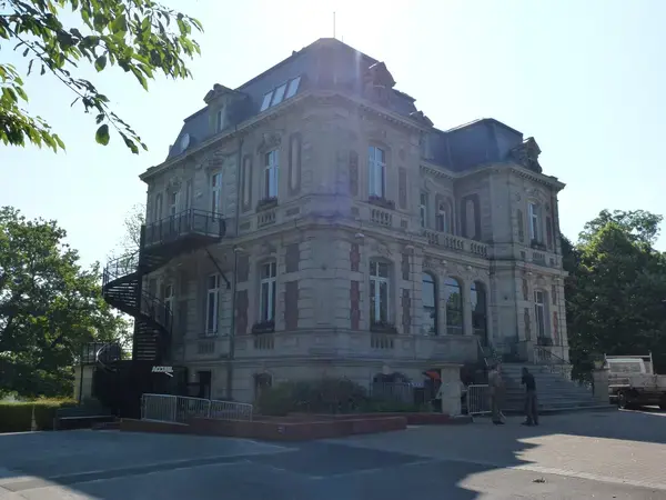 Artisan Monte Escalier Pose monte escalier Beuvrages